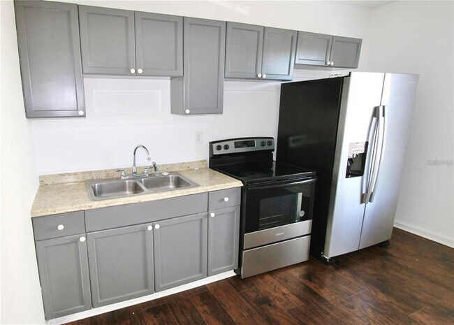 Building Photo - 610 Dundee Rd