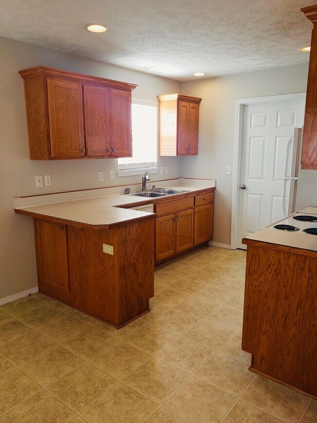 Building Photo - Great South East Location...East Battlefield & 65 Area