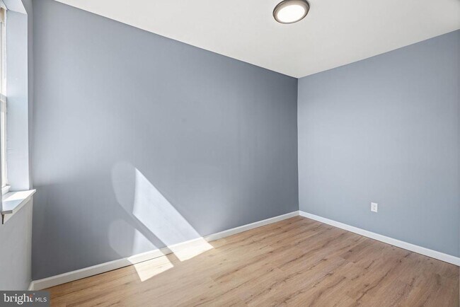 Building Photo - 2224 E Clearfield St