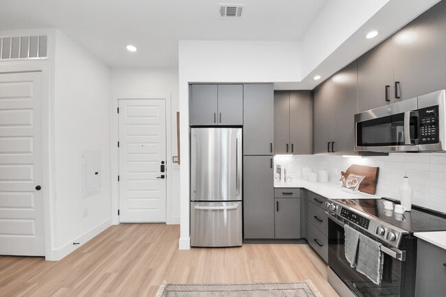 Building Photo - 15635 Memorial Dr