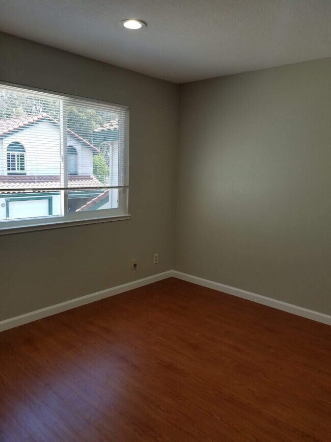 Building Photo - REMODELED 2-storey TOWNHOME between McKee and Jackson in North San Jose area.  The rent is $3950....