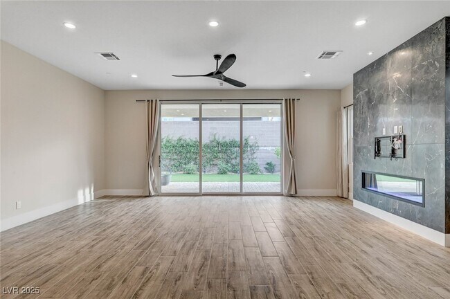 Building Photo - 3395 Stone View Ave