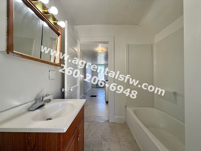 Building Photo - 412 Nussbaum Ave