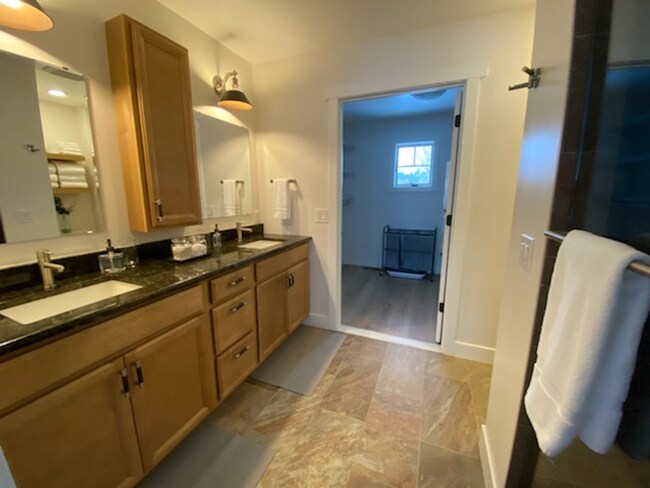 Building Photo - 2048 Marina Ct