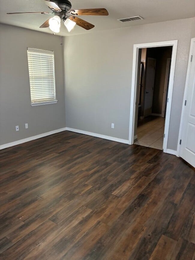 Building Photo - 2104 Hali Ln