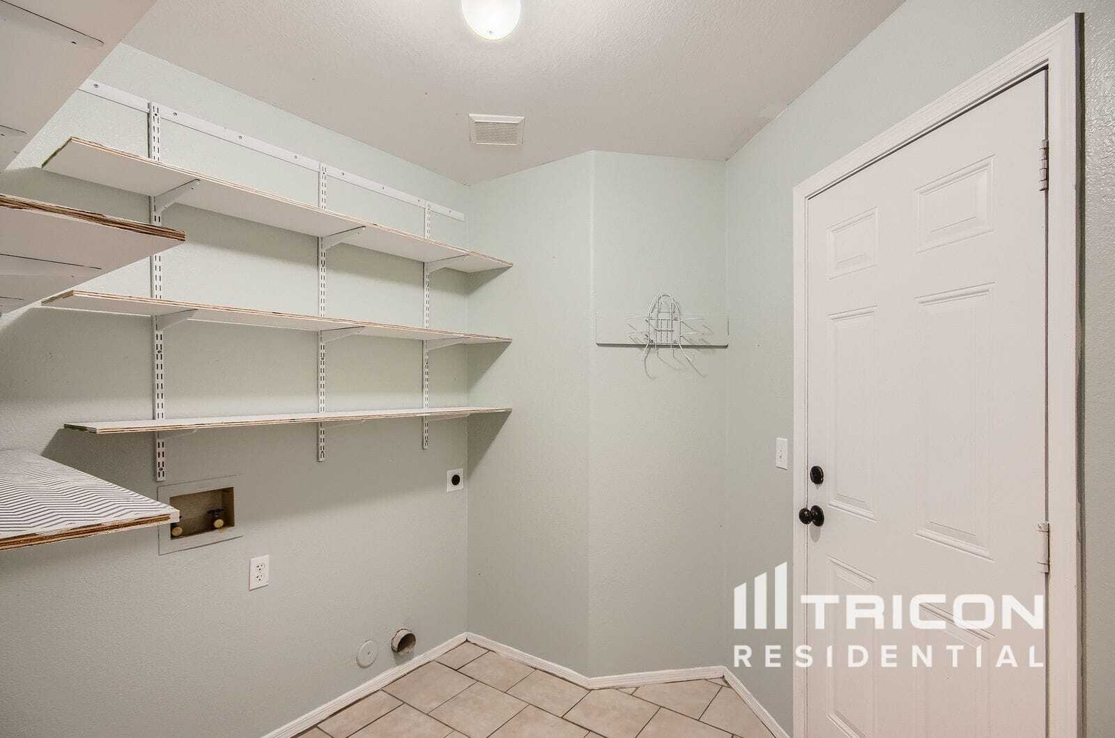 Building Photo - 1271 S Crossbow Pl