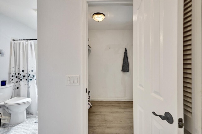 Building Photo - 4840 Greentree Ln