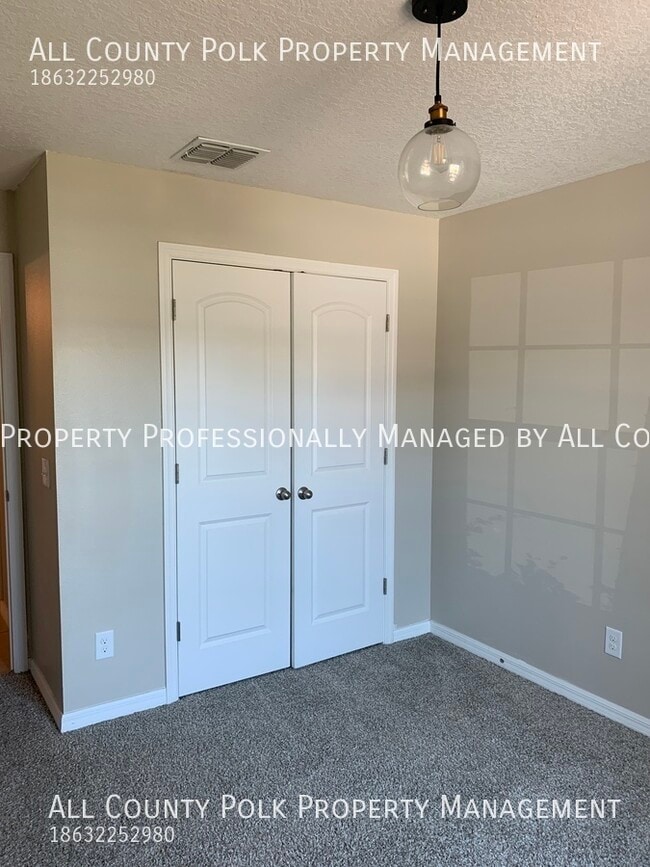 Building Photo - Lakeland Oasis! 3 Bedroom Duplex in Villag...