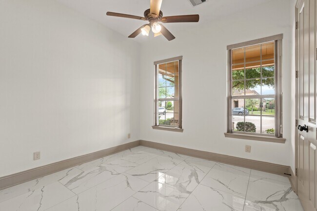 Building Photo - 5327 Metzger Ct