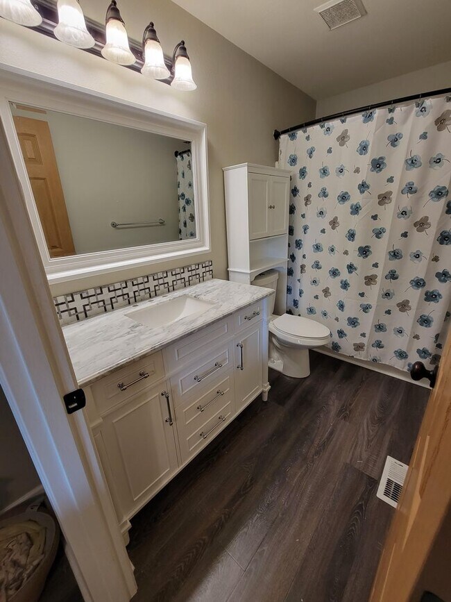 Building Photo - Beautiful Yelm Home!