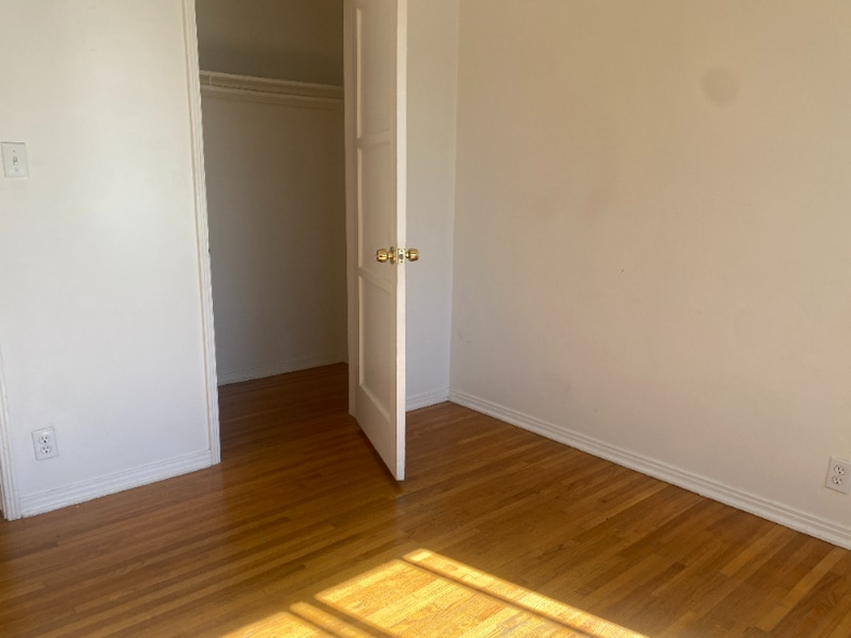 Building Photo - 5616 Kinston Ave