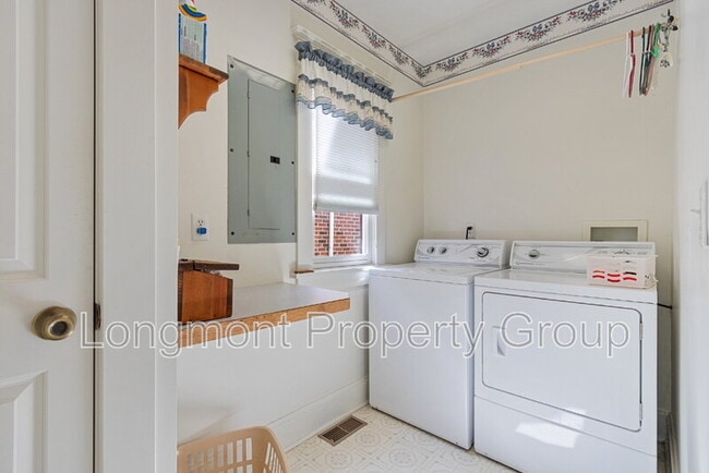 Building Photo - 632 Bross St