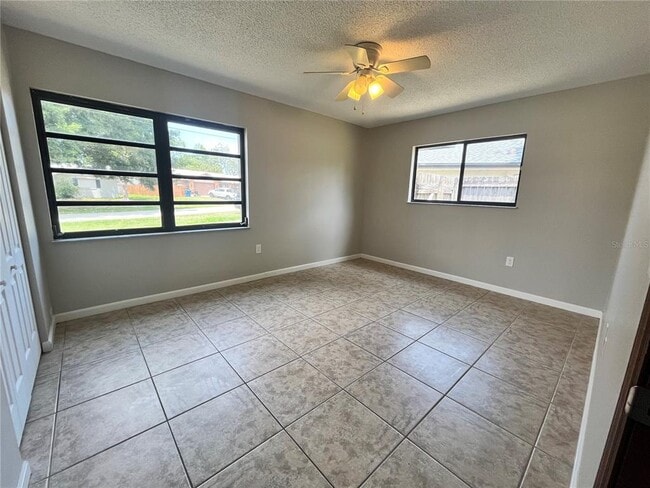 Building Photo - 600 S Parkview Ave