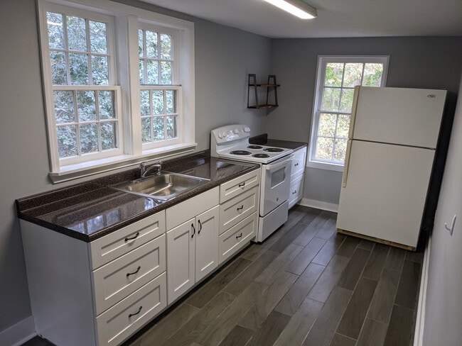 Building Photo - South 16th and a Half