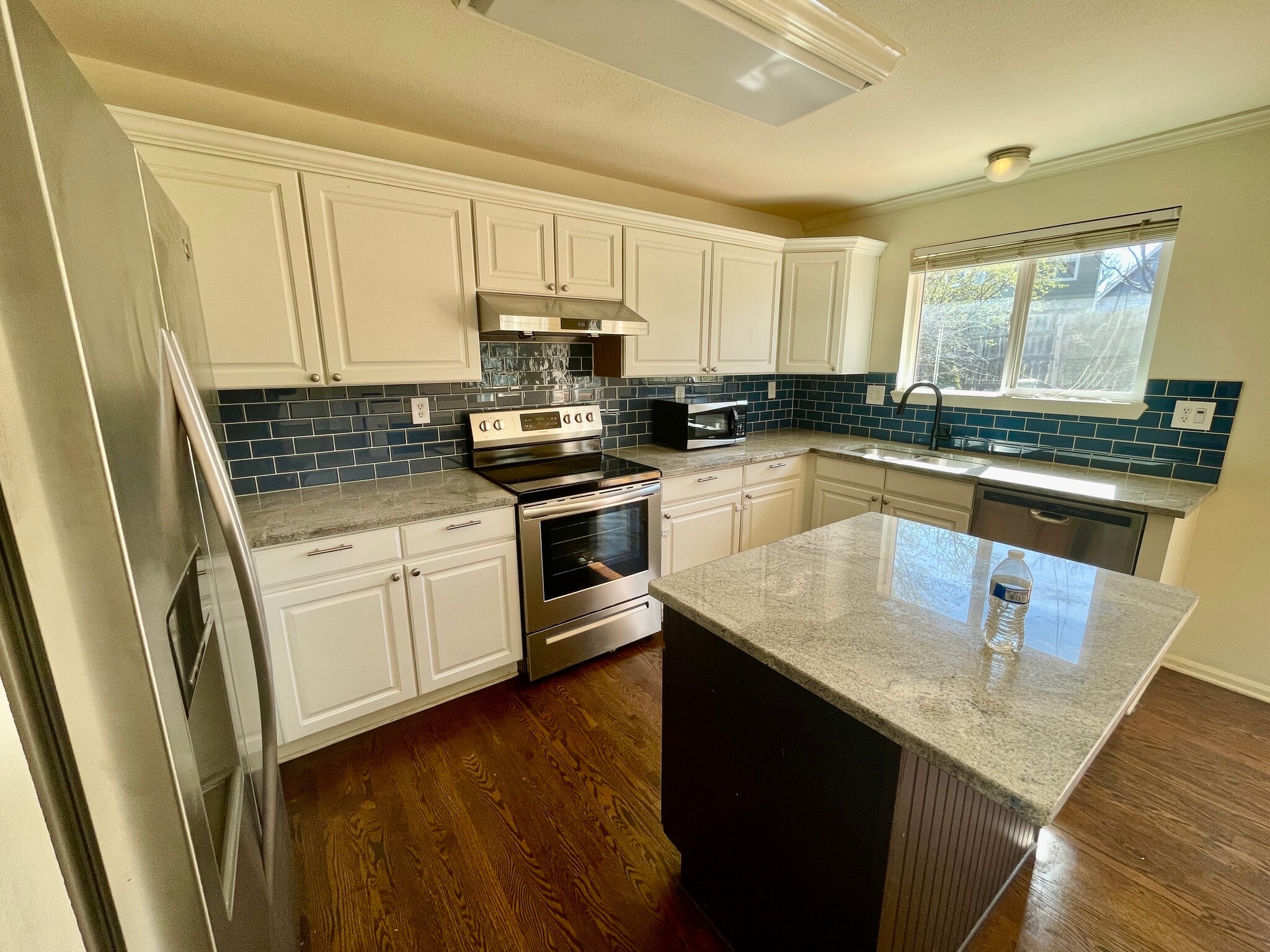 Building Photo - 1422 Hyacinth Way