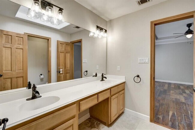 Building Photo - 21415 Boggy Ford Rd