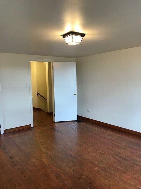 Building Photo - 155 King Rd