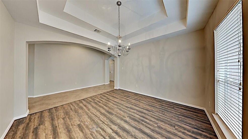 DINING - 5623 Wagon Wheel Ln