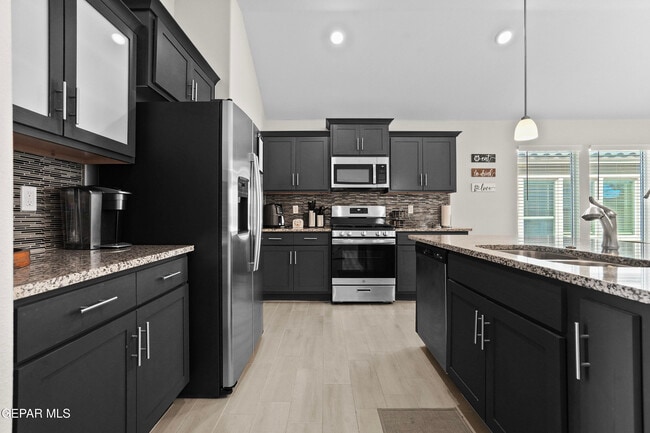 Building Photo - 13920 Loreina Luz Ave