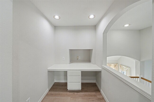 Building Photo - 5807 Bayberry Way