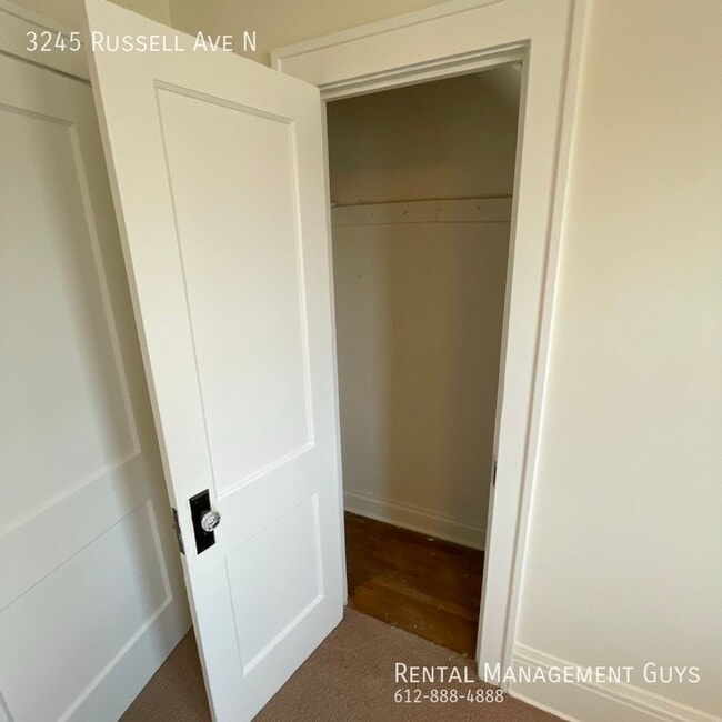 Building Photo - Charming 2 Bed/1 Bath + Den for Rent!