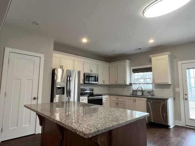 Building Photo - 122 Fargo Dr