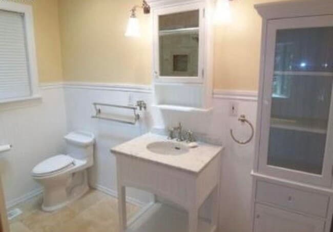 Building Photo - Spacious & light filled home with a garage, backyard, storage & hardwood floors throughout