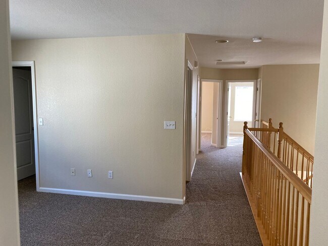 Building Photo - Charming Stockton 3 bedroom and 2 full bat...