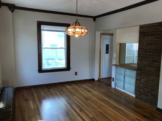 Building Photo - DO NOT MISS! Four-Bedroom Single Family Ho...