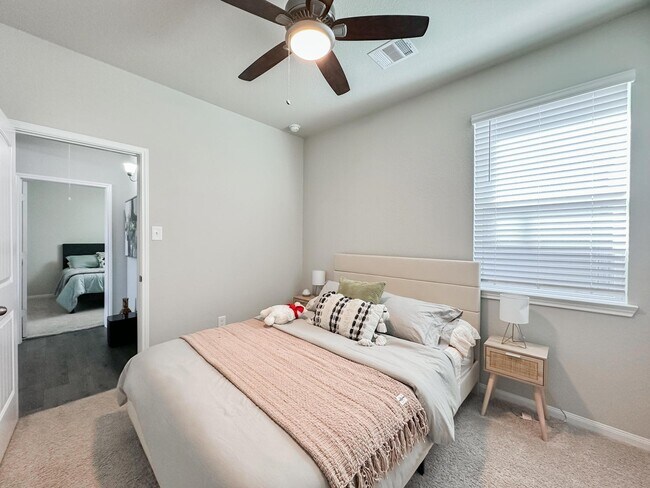 Building Photo - 2506 Moapa Dr