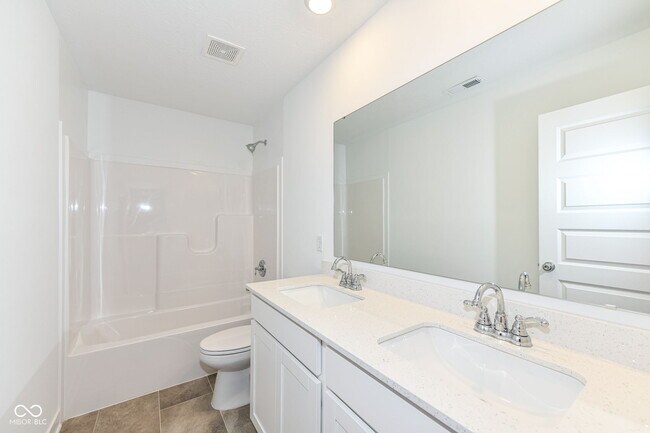 Building Photo - 1069 Sunderland Dr
