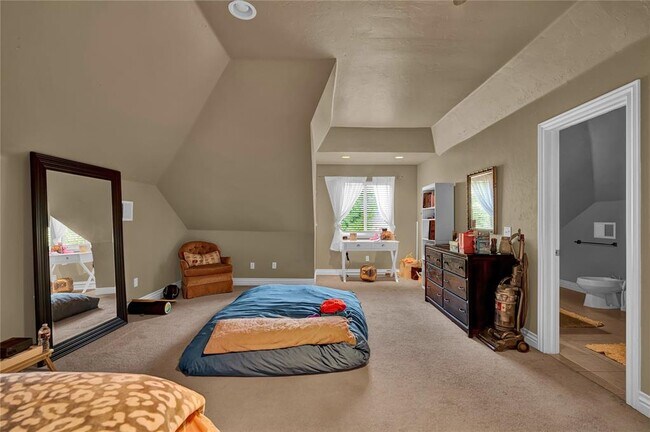Building Photo - 17105 Gladstone Ln