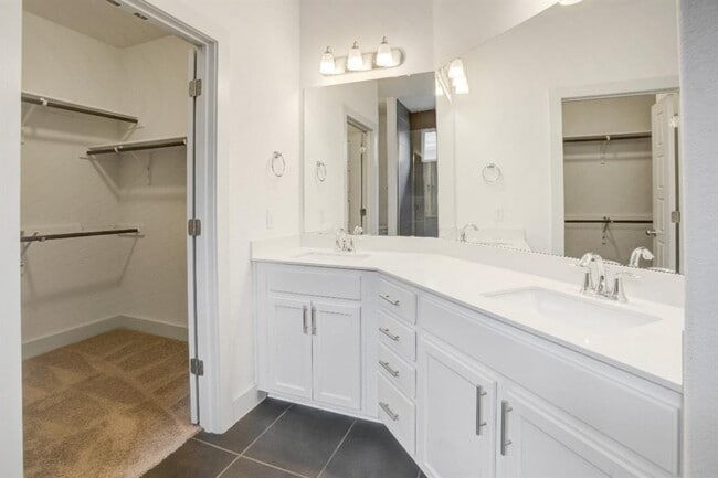 Building Photo - 5915 Swayden Ln