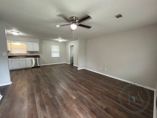 Building Photo - 993 White Cir