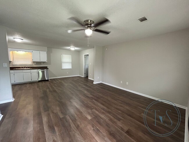 Building Photo - RATE DROP ALERT! (was $1690/month)