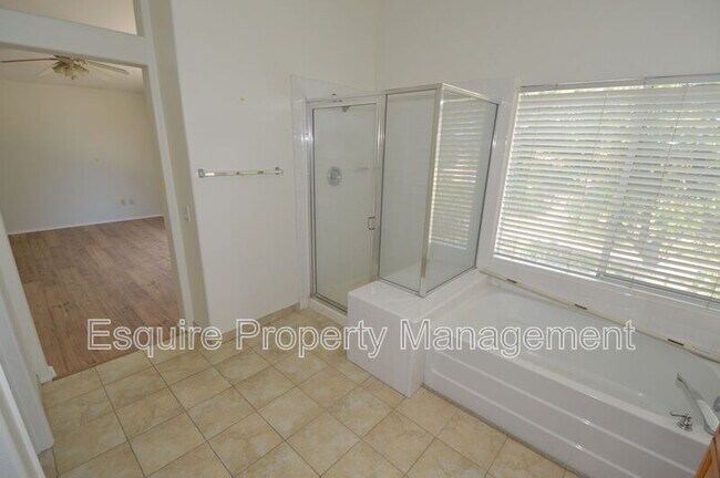 Building Photo - 658 Avenida Valencia