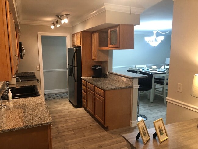 Building Photo - 2026 WINTER RENTAL ! FURNISHED - 5 MINUTES...