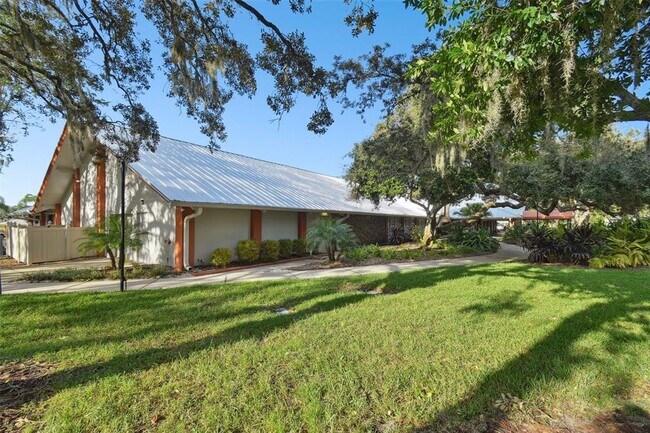 Building Photo - 11110 Carriage Hill Dr