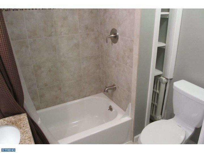 Building Photo - 373 Martin St