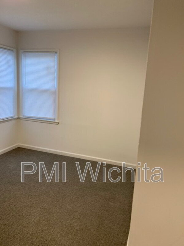 Building Photo - 2328 S Broadview St