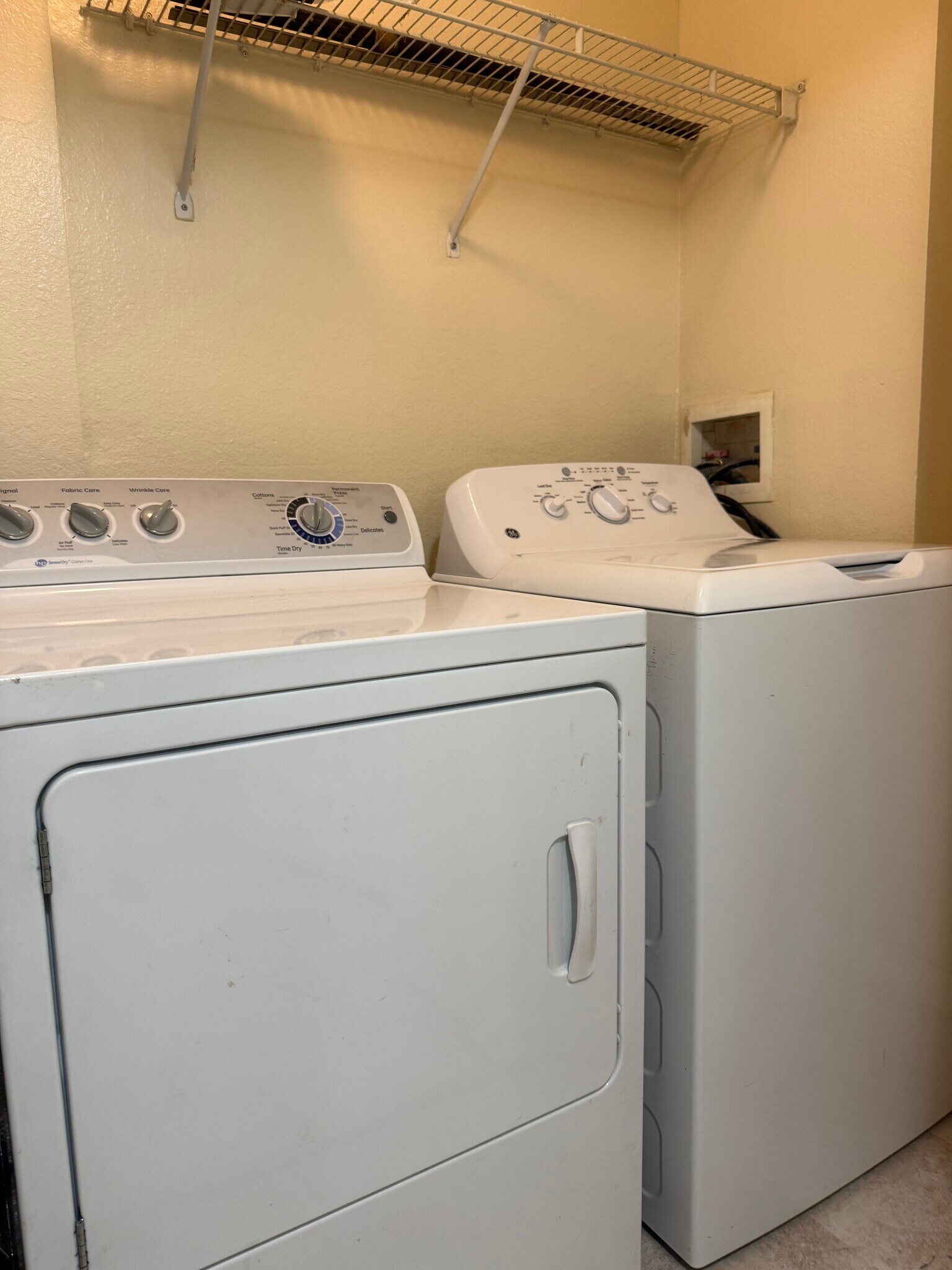 Building Photo - 3384 Corona Village Way