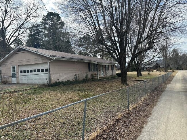 Building Photo - 101 Buffalo St