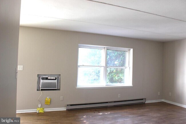 Building Photo - 45 Eisenhower Dr