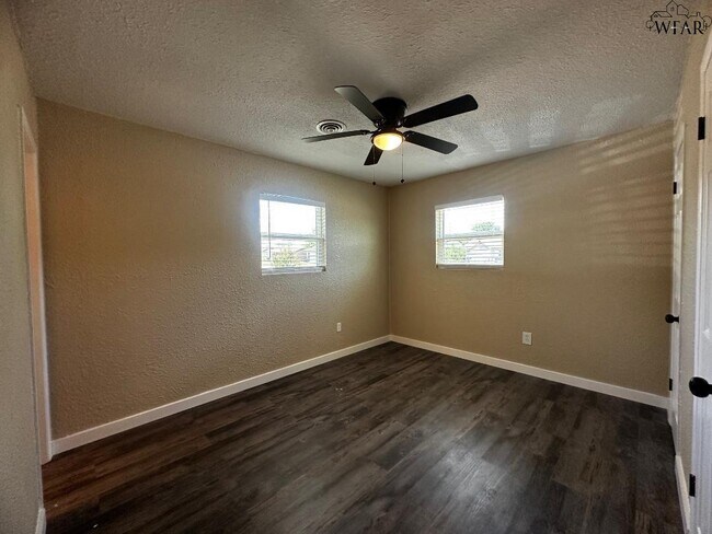 Building Photo - 1605 Avalon Pl