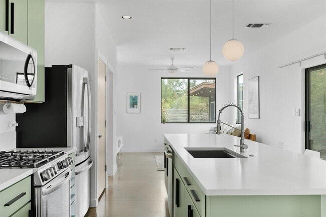 Building Photo - 5725 Toscana Ave