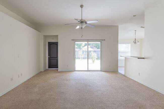Building Photo - Centrally located 3 bedroom home
