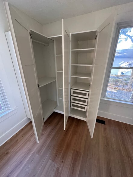 Building Photo - 564 Cooper Ave