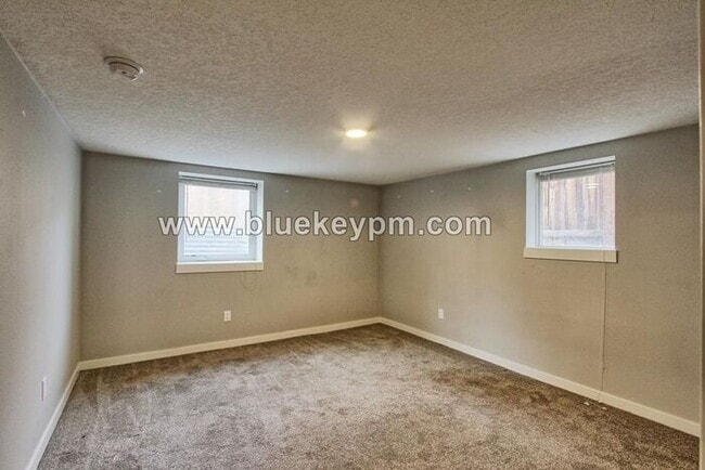 Building Photo - 2 Bed, 1 Bath Basement Apartment in Alberta Art Area of Portland