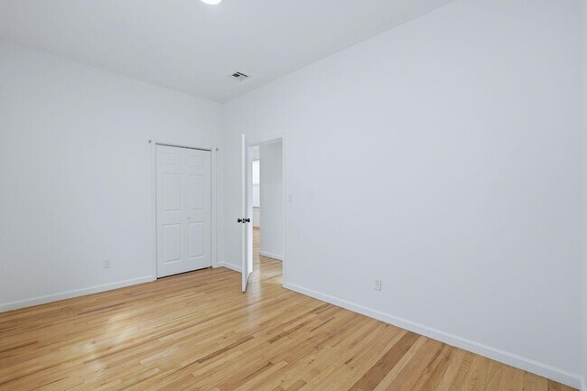 Building Photo - 211 20th St