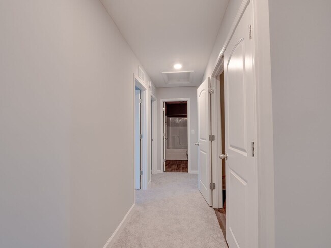 Building Photo - Stunning 2022 Build in Lexington!